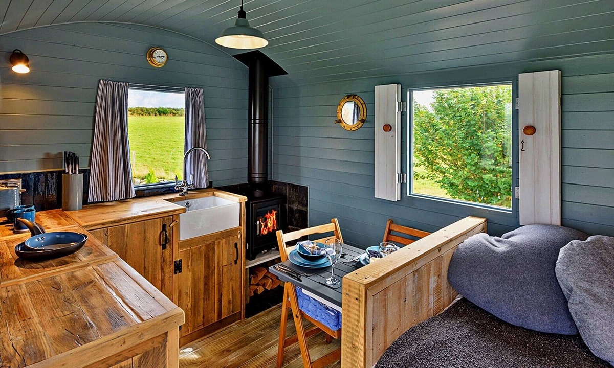 Rhyd-y-clafdy Ski Chalet | Shepherd's Hut on Llŷn Peninsula by Private Lake