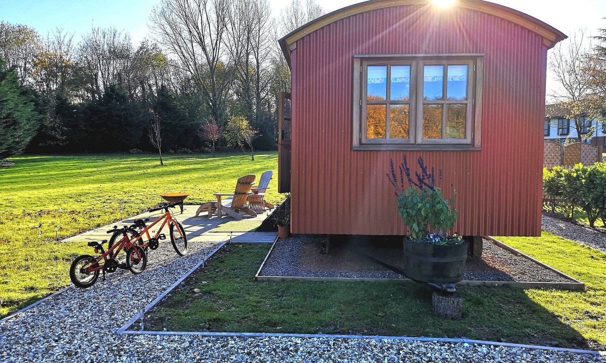 Llantarnam Hotel | Shepherd's Hut - Parkway Hotel & Spa