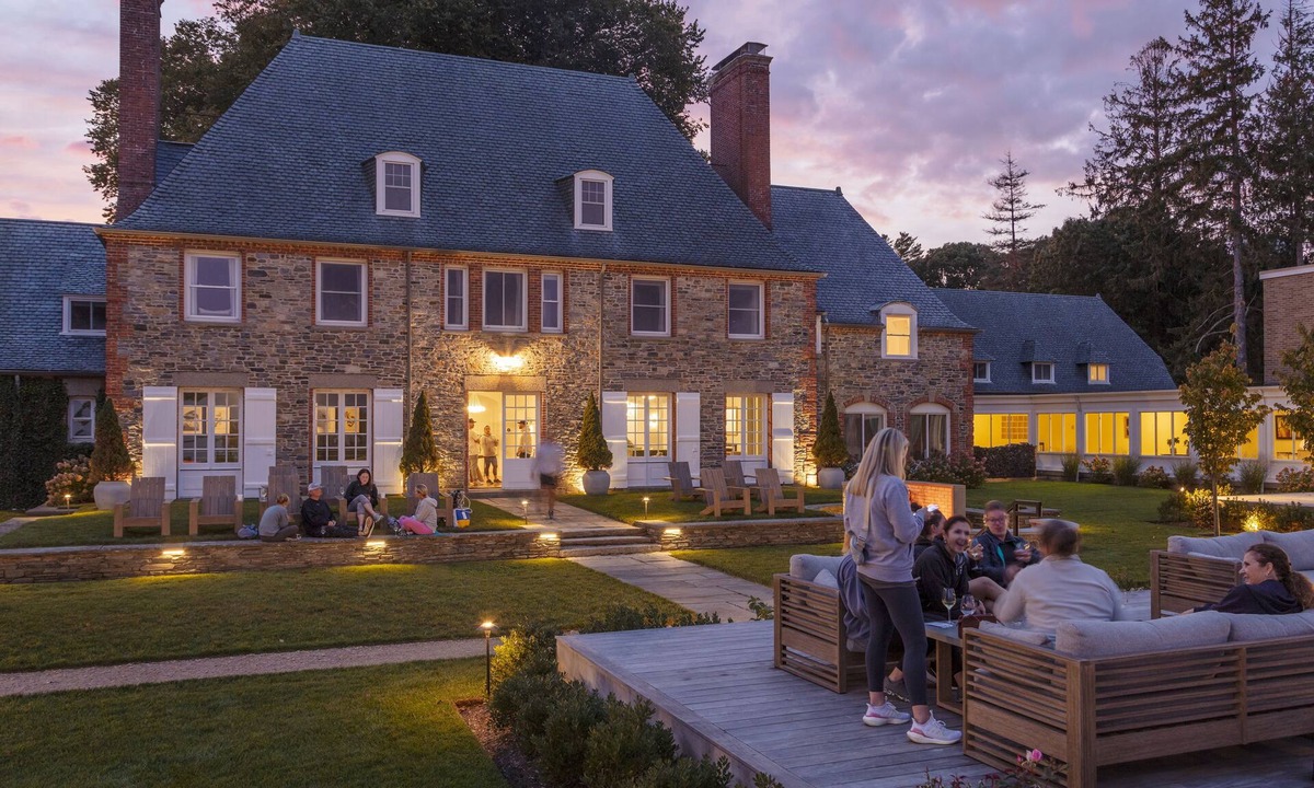 South Kingstown Hotel | Shepherd's Run
