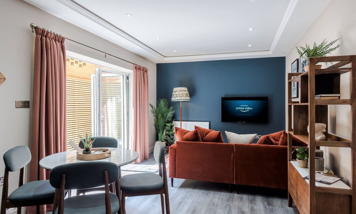 Askew Apartment | Shepherds Bush | 2 Bed Duplex