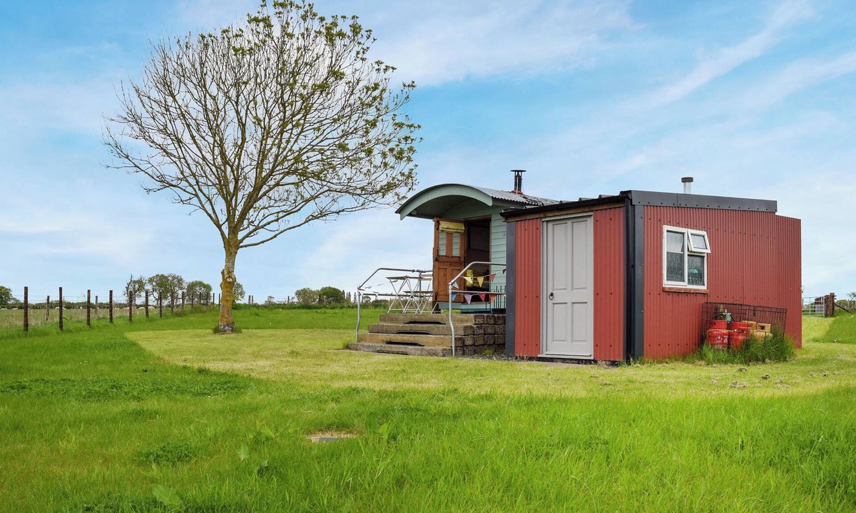 Earls Barton Apartment | Shepherds Cottage - UK49766