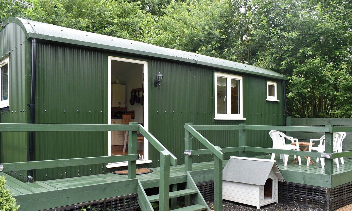 Five Oak Green Cottage | Shepherds Hut 3 at Laddingford - UK32532