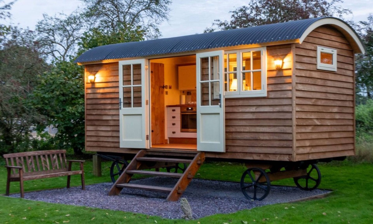 Cosford Cabin | Shepherds Hut at Snowdon Farm, Birmingham