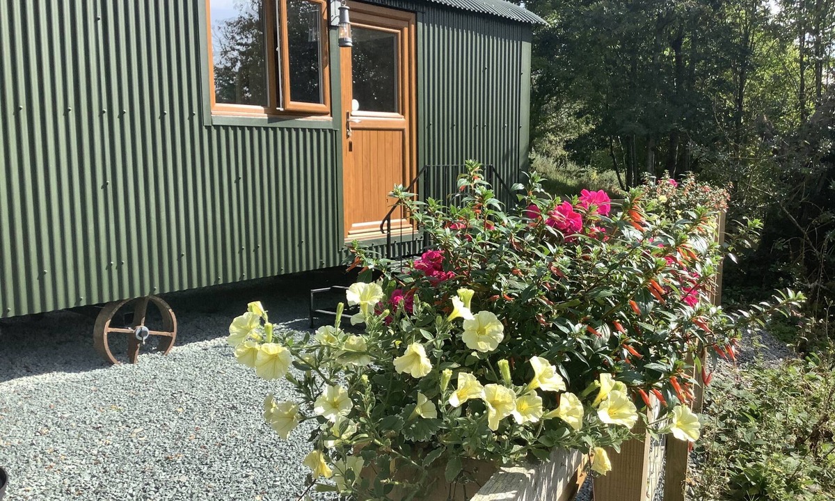 Kinnerton House | Shepherds Hut, self catering, Powys