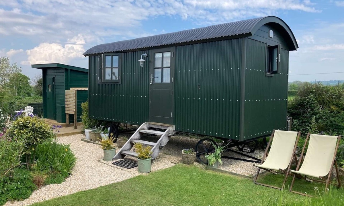 Cricket Malherbie Apartment | Shepherds Hut & Swedish Sauna - Countryside View