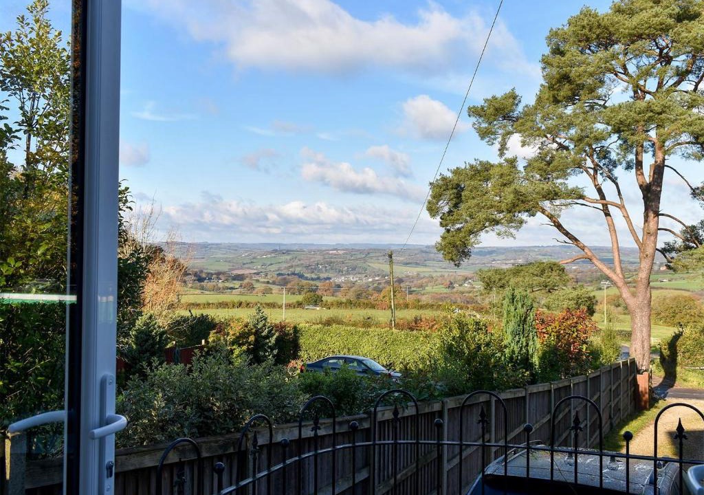 Raymonds Hill House | Shepherds Knapp-UK13285