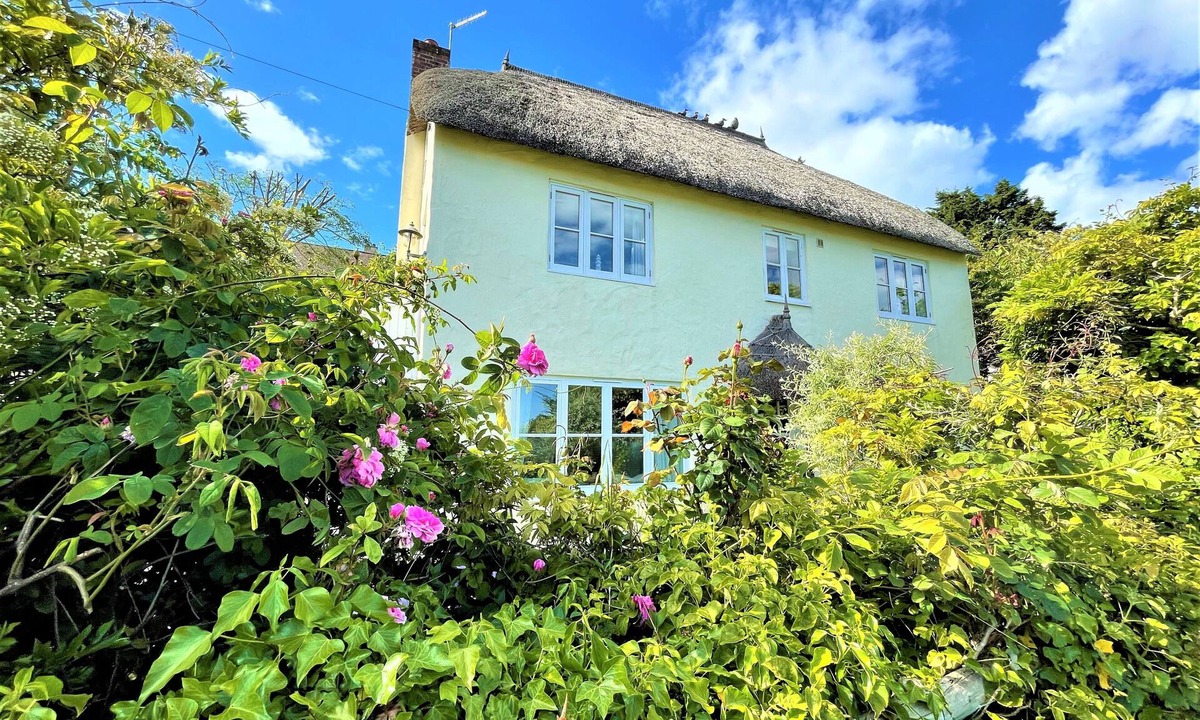 Thurlestone Cottage | Shepherds Patch Is A Large Thatched Cottage In Thurlestone with a parking space.