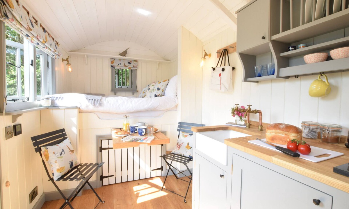 Woodbridge Cottage | SHEPHERDS PIGHTLE, pet friendly, with open fire in Hollesley