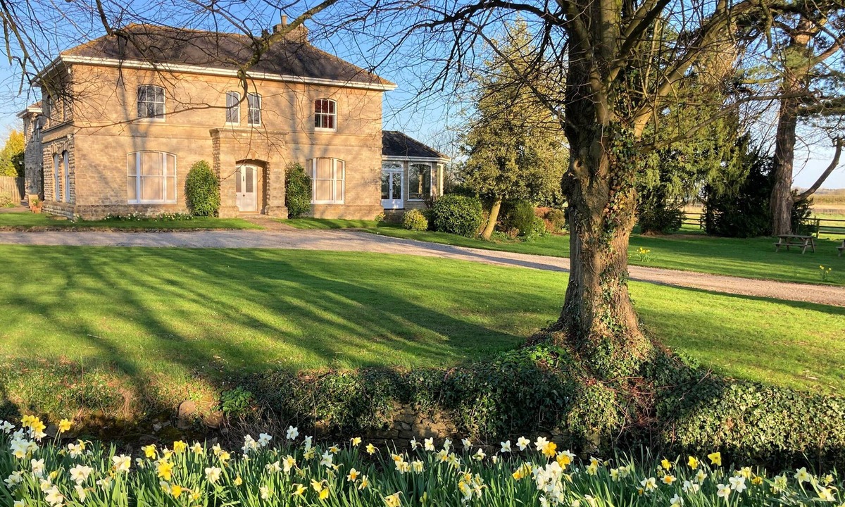 Brackley Cabin | Shepherdshut-hot Tub-cotswolds-petfriendly
