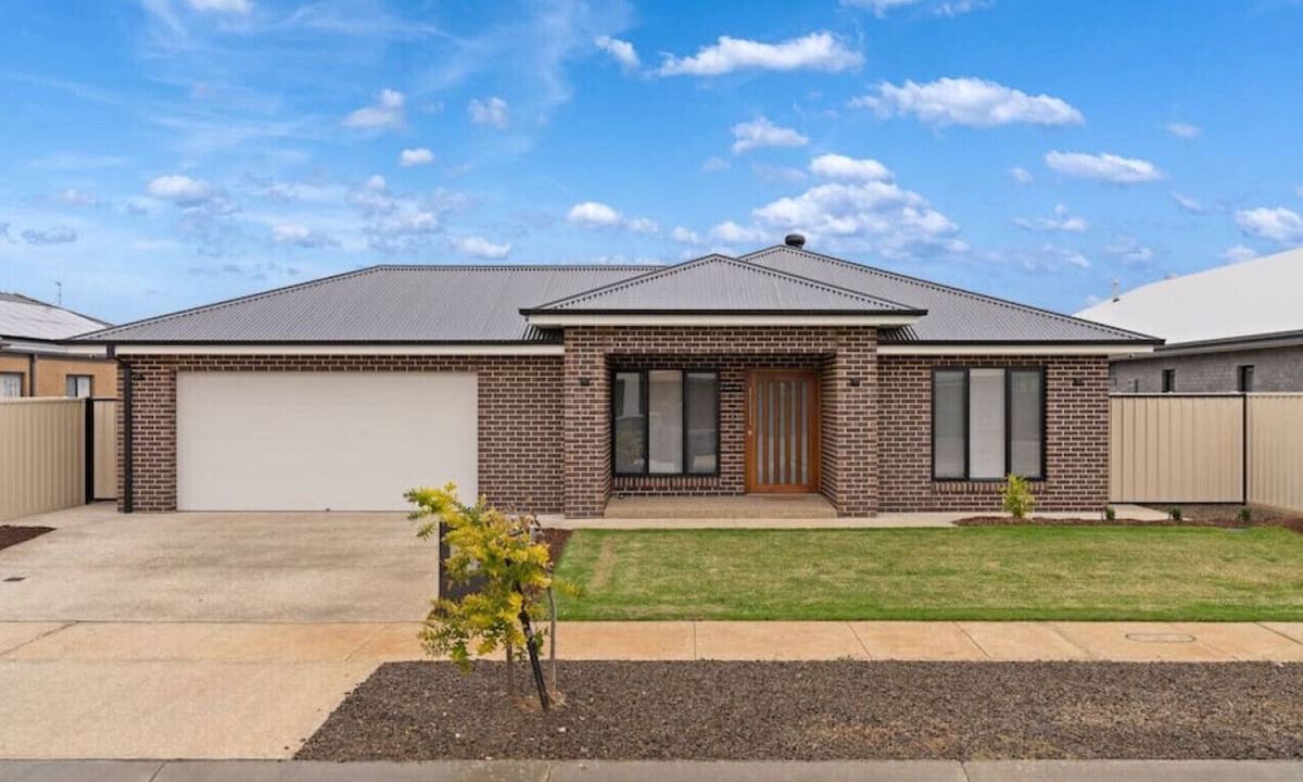 Kialla House | SHEPPARTON-Luxury 4 Bed Home- Popular Villa-Kialla
