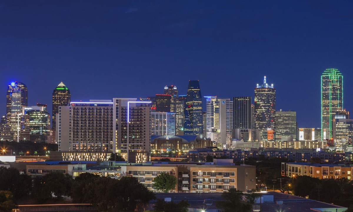 Dallas Design District Hotel | Sheraton Suites Market Center Dallas