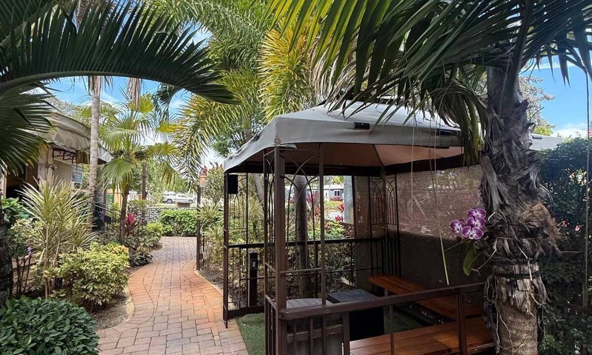 Dania Beach House | Sheridan Guesthouse