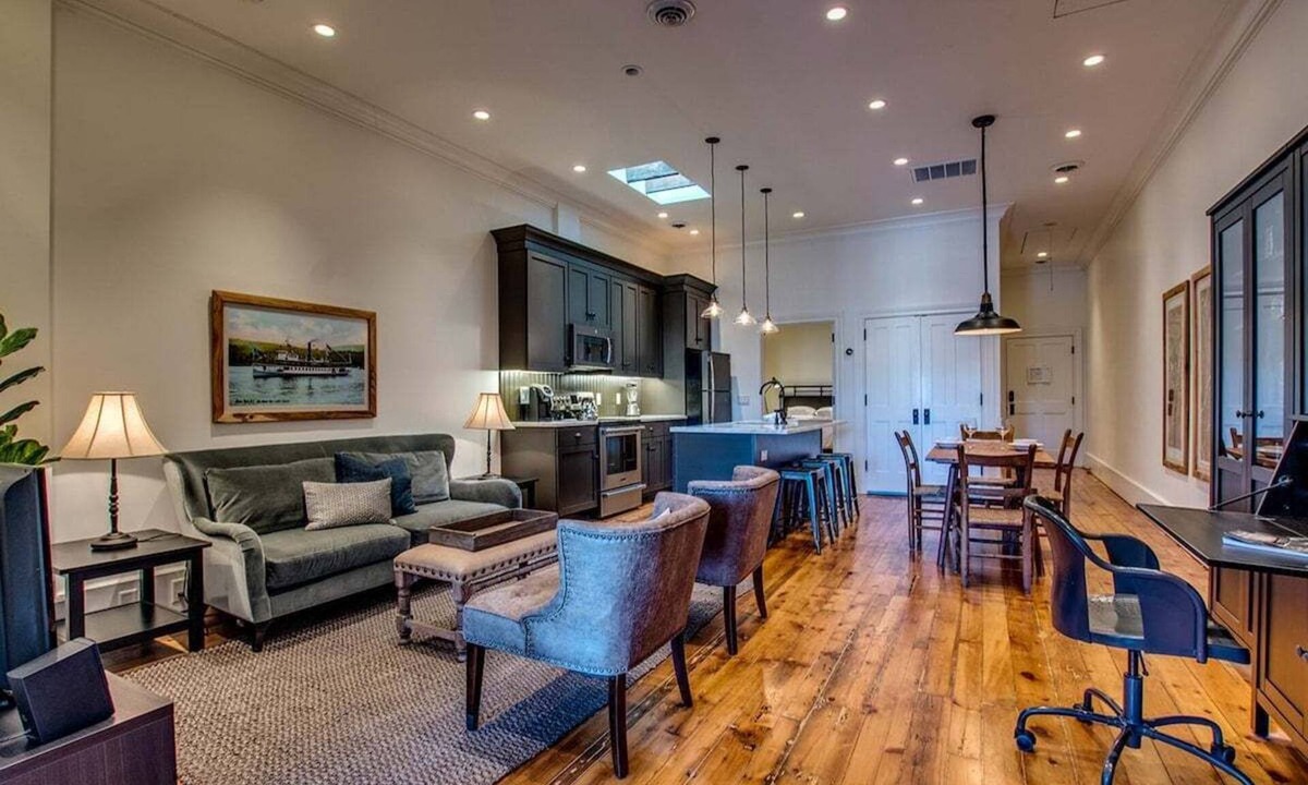 Town of Milo Apartment | Sheridan House-The Suite-gorgeous downtown apt
