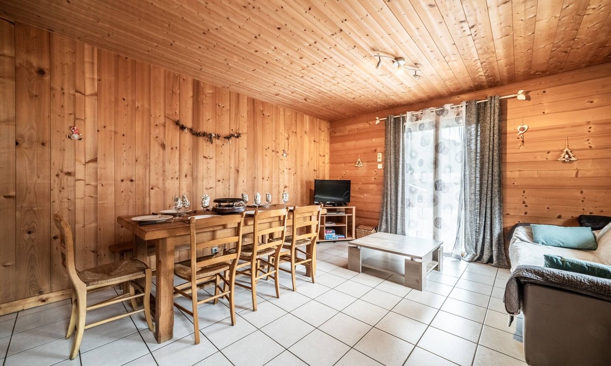 Saint-Jean-dʼAulps Apartment | Sherpa Apartment - 10 Guests, Mountain View, Shared Terrace & Wi-Fi