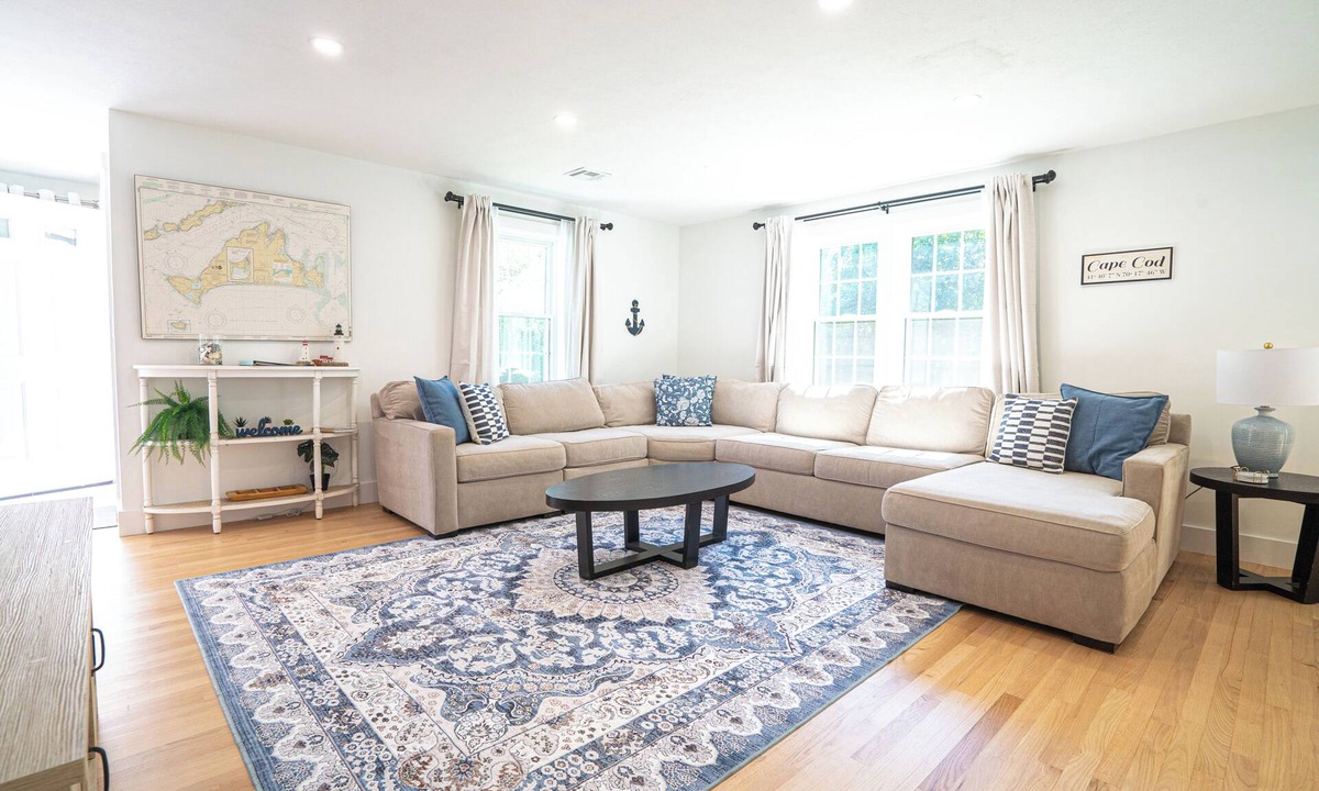 Falmouth House | Shining Sea Hideaway・Walk everywhere, 6 Beds, Newly remodeled
