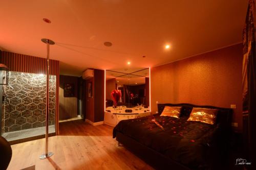 Limoux Apartment | Shiny Cloud Love Room