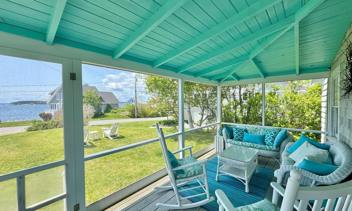 Ocean Point Cottage | Ship's Wheel - Charming Ocean View in Ocean Point!