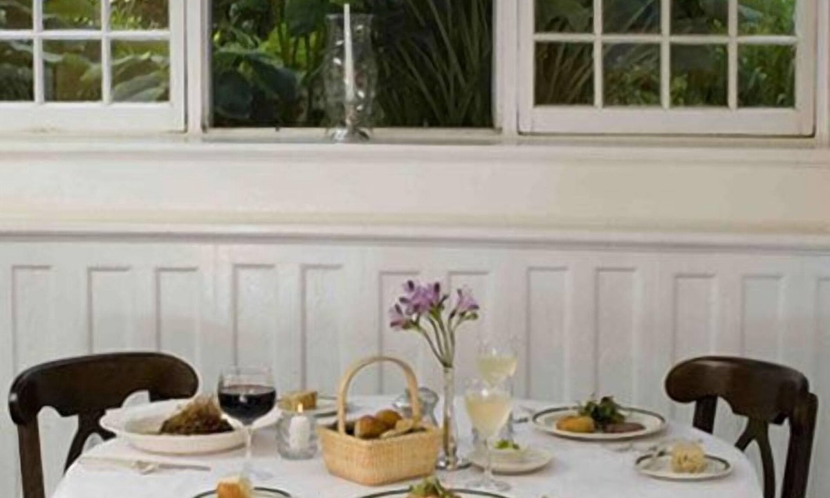 Nantucket Town Hotel | Ships Inn