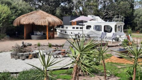 Fingal Bed & Breakfast | Shipwrecked Oasis Ocean Bay Getaway PL