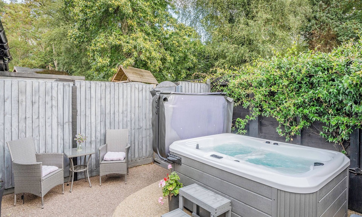 Bisterne Cottage | Shire Cottage - UK50416