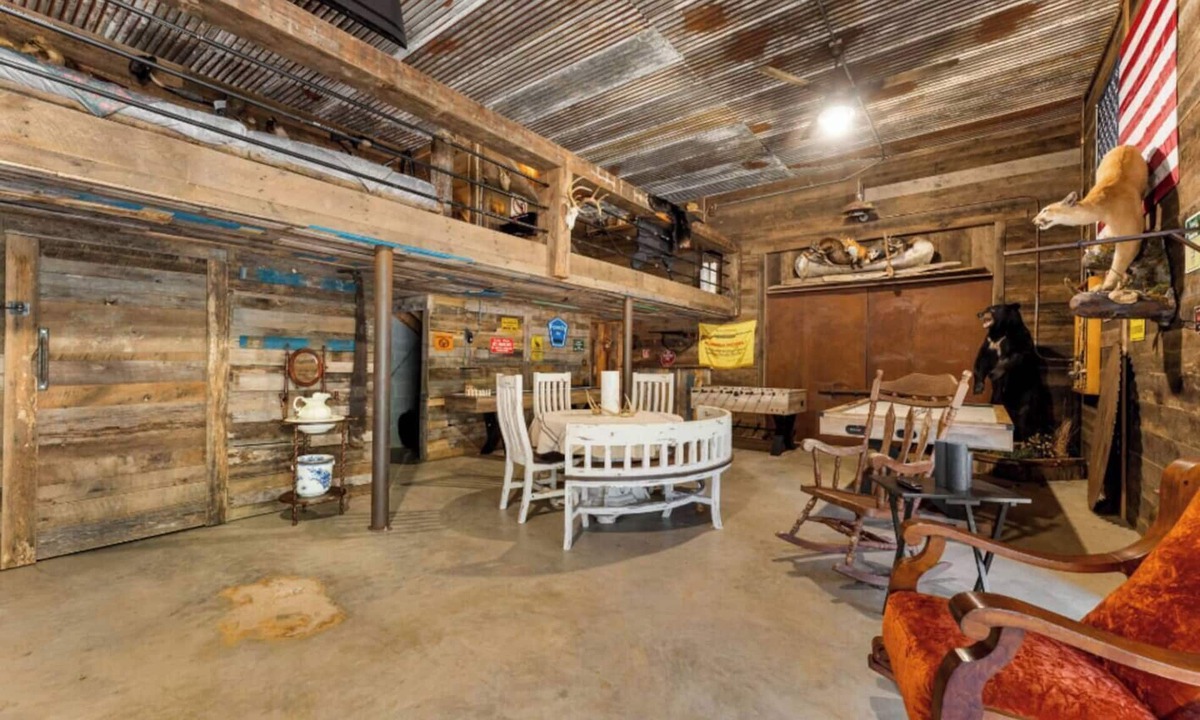 Jasper Cabin | Shop Creek Livery: Includes 1 UTV