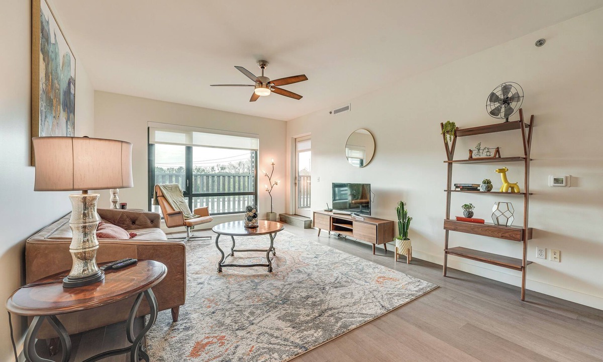 Springfield Condo | Shop, Dine & Explore: Gem 7 Mi to Dtwn Springfield