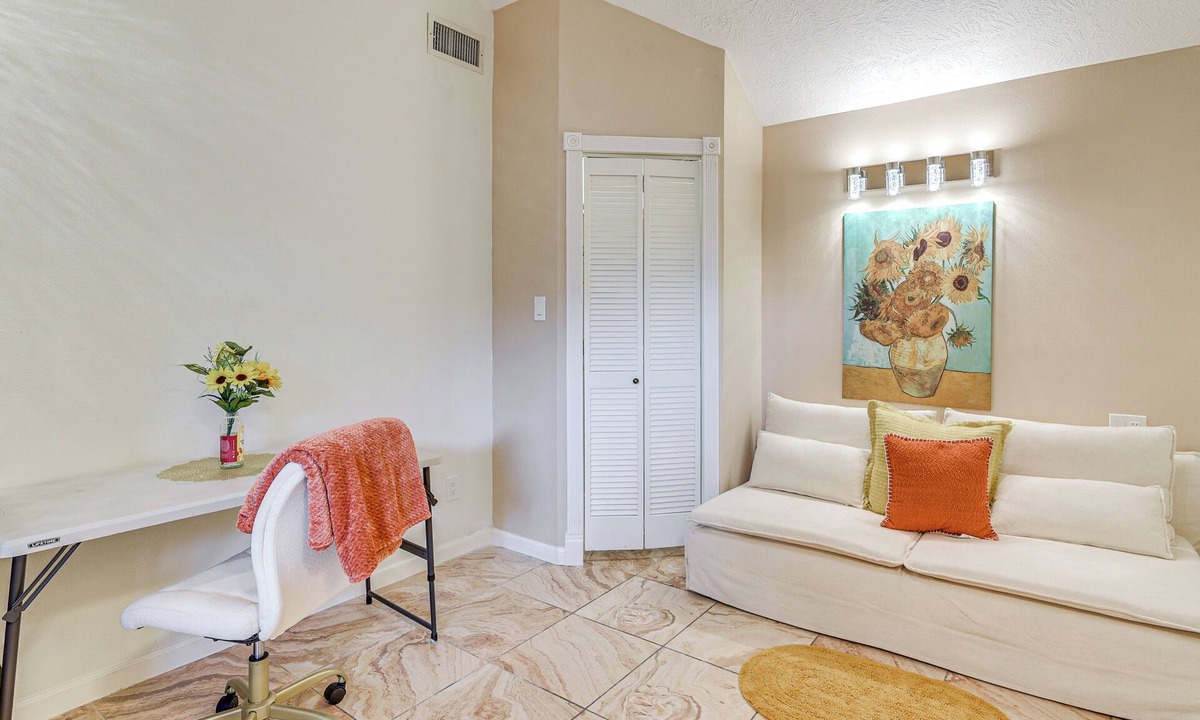 Greater Fondren Southwest Apartment | Shop & Explore: Duplex Unit 8 Mi to NRG Stadium!