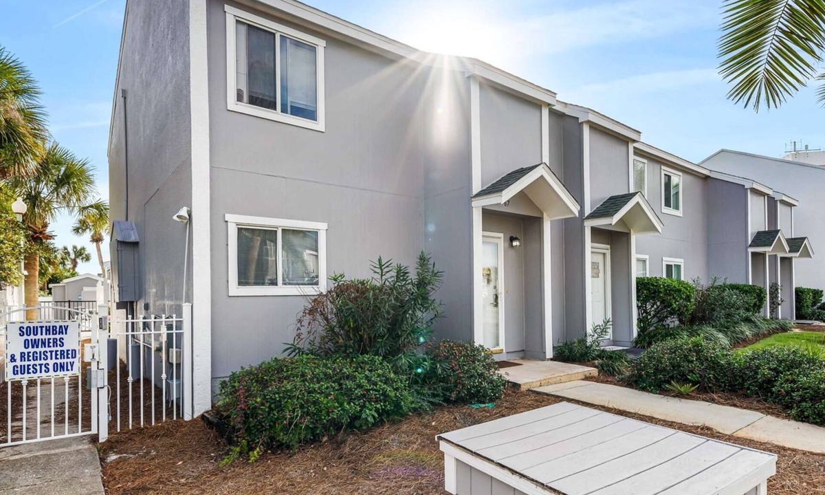 Destin House | Shore Beats Work - Free Beach Service