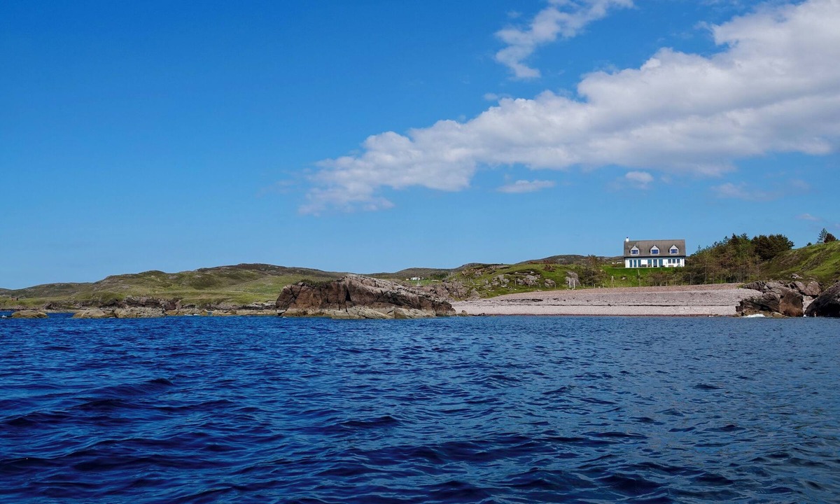 Mellon Charles House | Shore Croft a luxury house on the beach