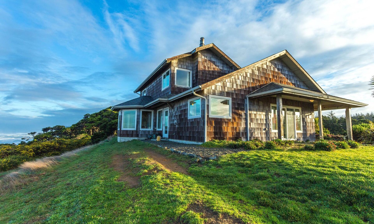 Bandon House | Shore Pines - Oceanfront Next to Sheep Ranch Golf Course