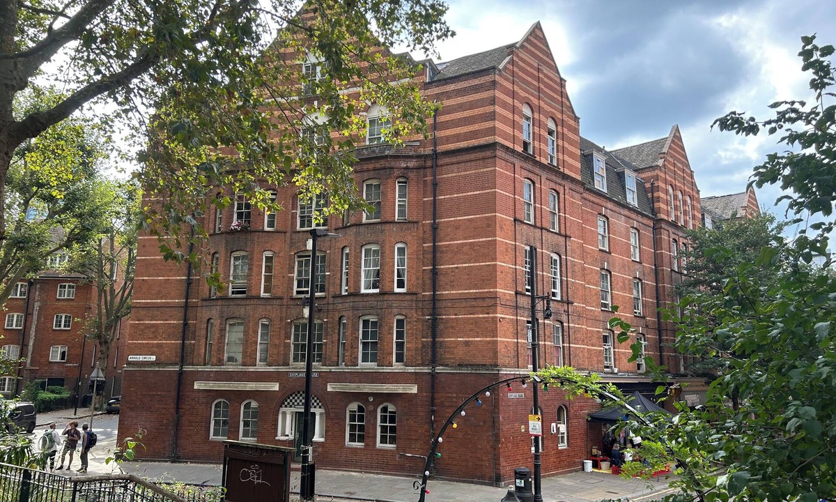 Weavers Apartment | Shoreditch historical flat.
