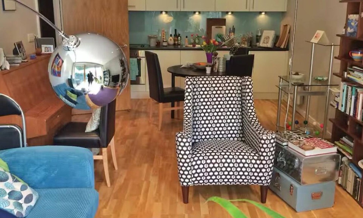 St Luke's Apartment | Shoreditch pad:light and airy