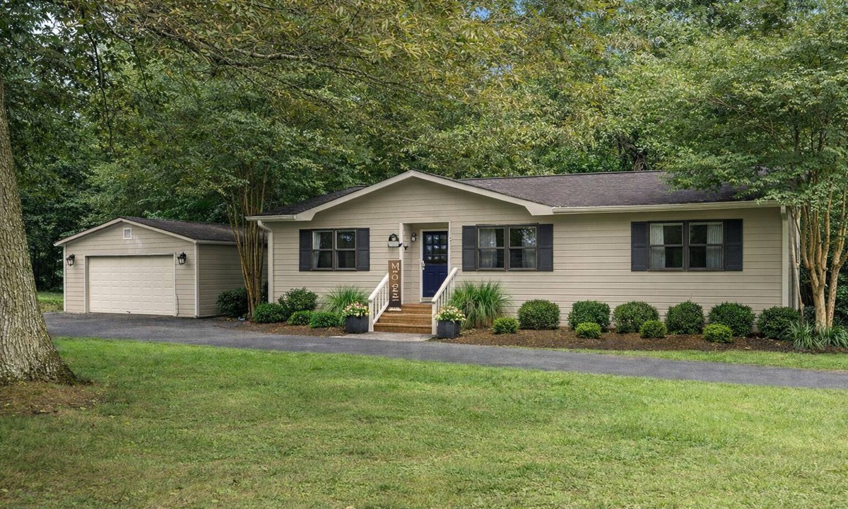 Groveoak House | Shoreland Retreat 4 Bedroom house in Scottsboro with access to Guntersville Lake