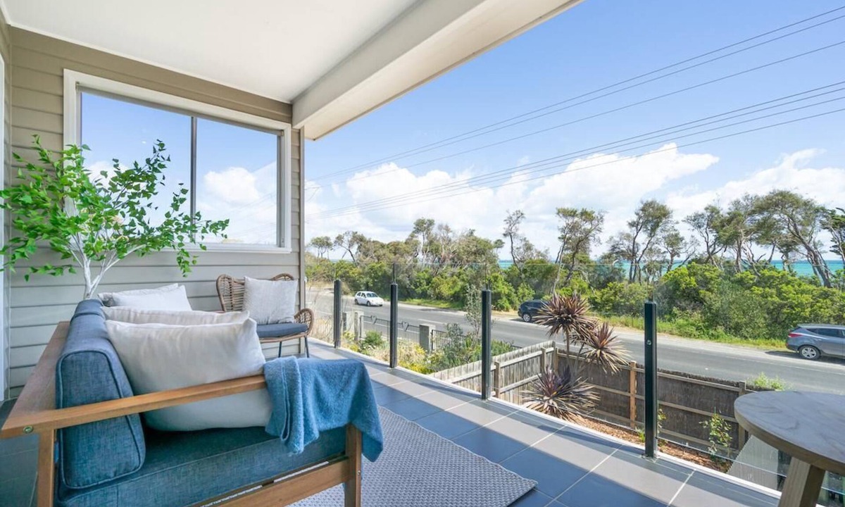 Tootgarook House | ShoreLine - WAKE UP ON THE WATER