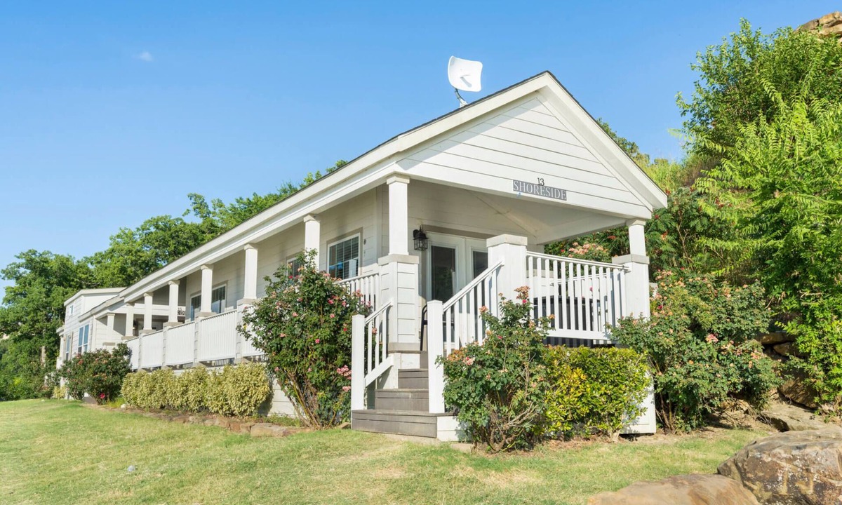 Sperry Cottage | Shoreside at CrossTimbers Marina