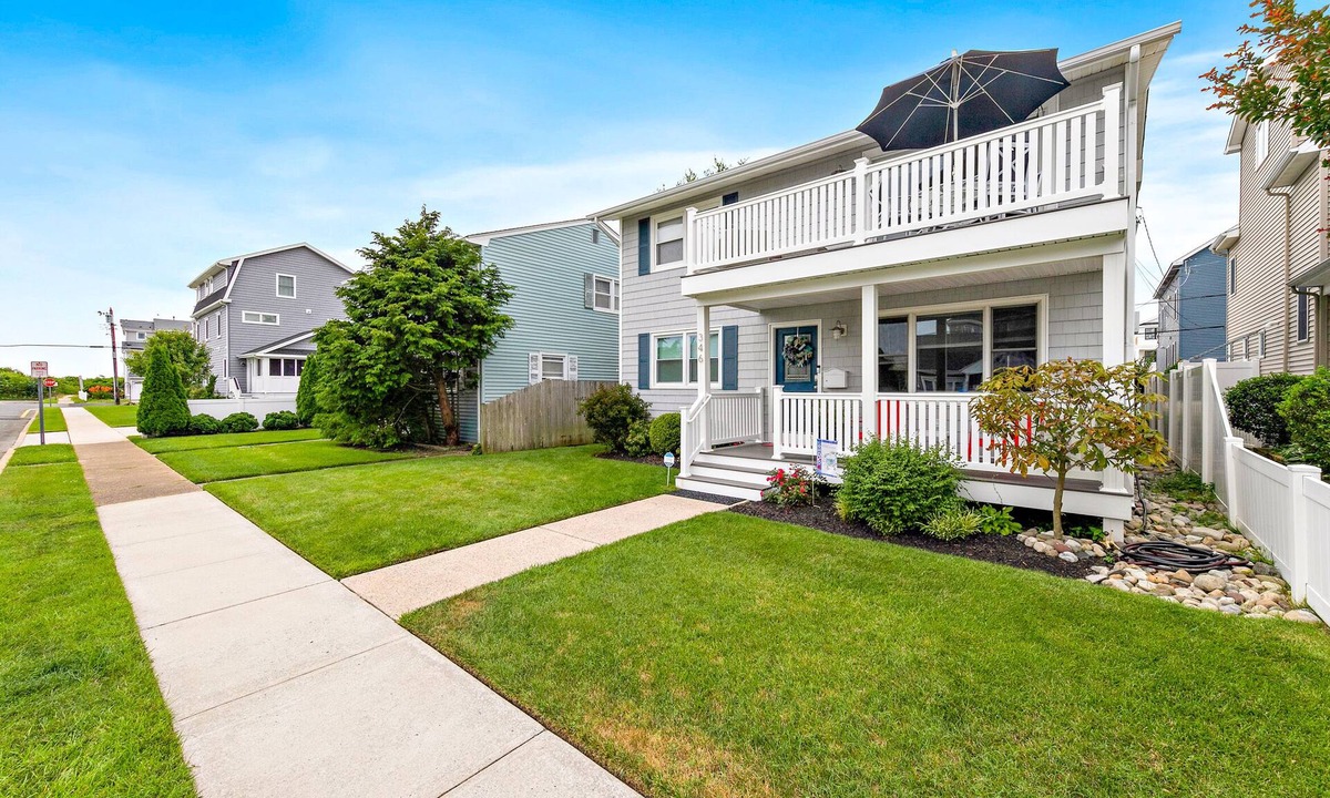 Brigantine House | ShoreThingBrigantine 1st FL Available for Stockton Graduation!