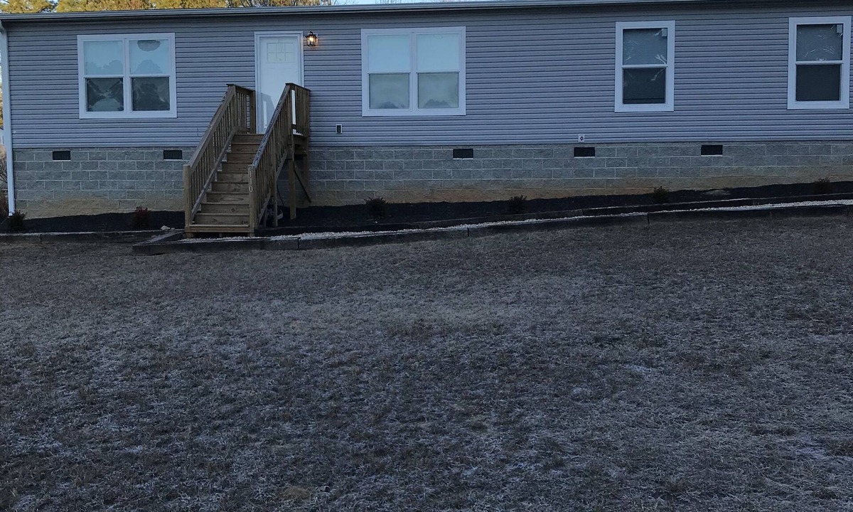 Henrico House | Short drive or walk to public fishing park