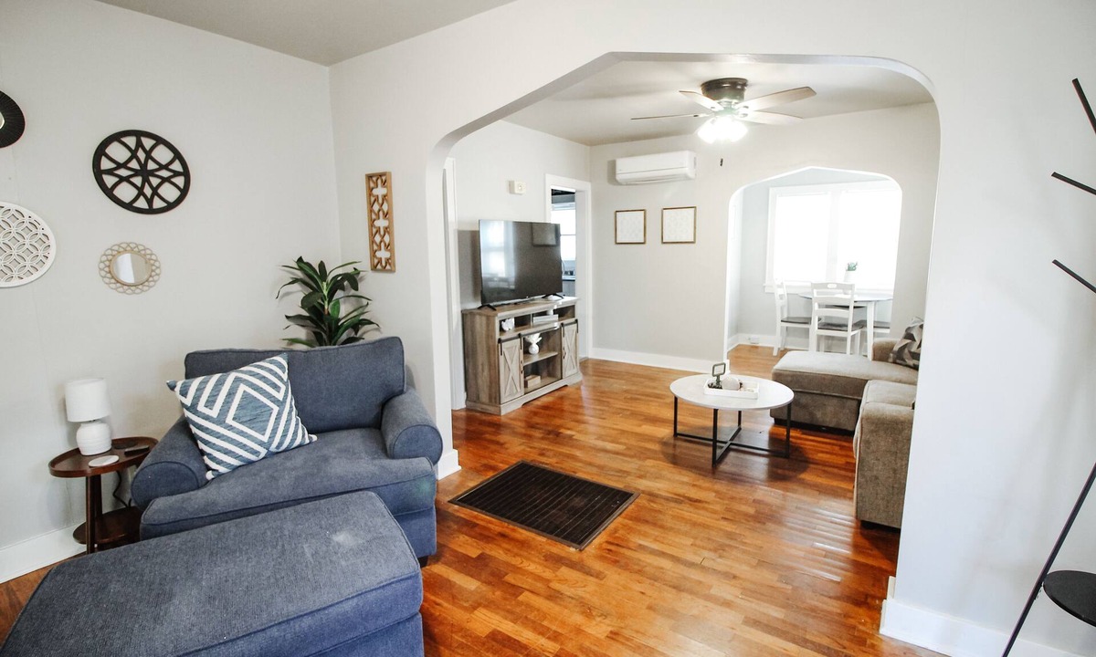 Wichita House | Short Drive to Friends Uni - Quaint Cottage W/W&D