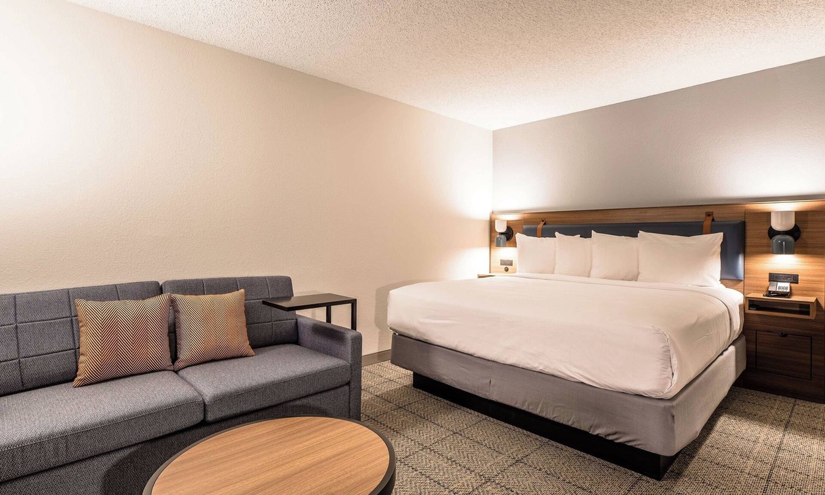 Richardson Hotel | Short Drive to Mandalay Canal Walk at Las Colinas! FREE Parking, Pets Allowed!