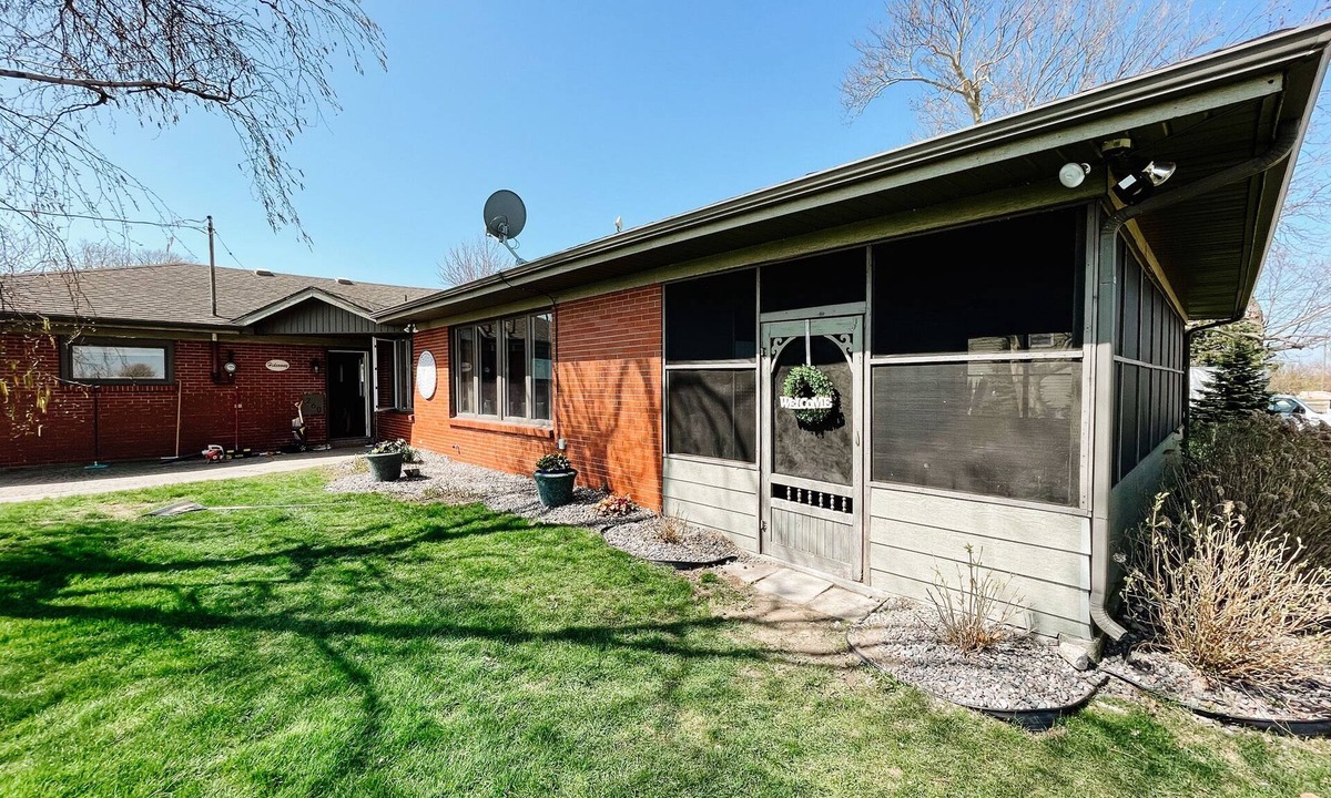 Ruthven House | Short Drive to Point Pelee! Forget Your Worries in This Spacious & Serene Space