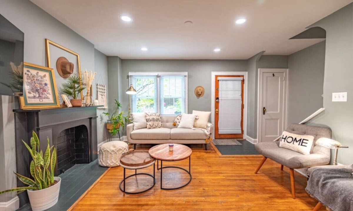 Italian Village Villa | Short North Gem | WiFi, Kitchen & Patio