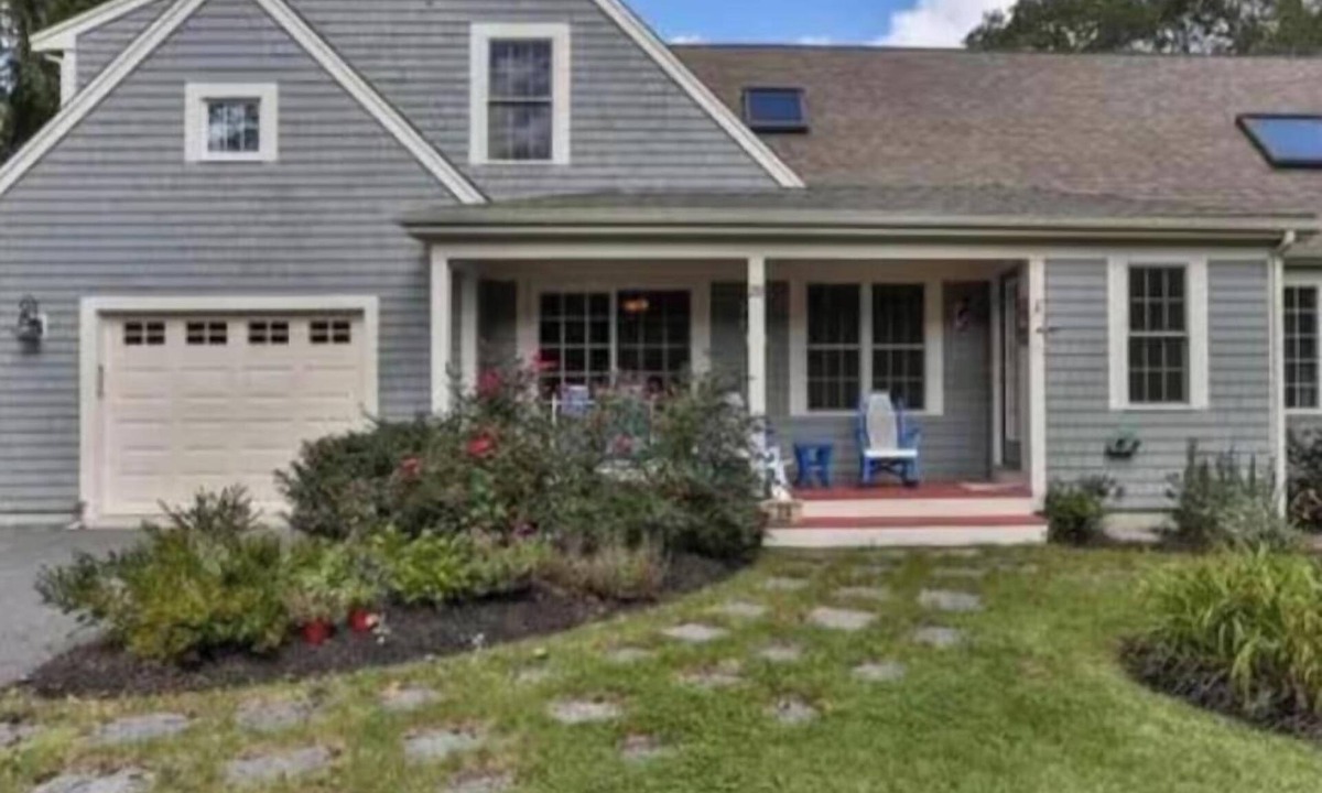 West Yarmouth House | SHORT TERM RENTALS AVAILABLE IN DESIRABLE AREA W YARMOUTH!