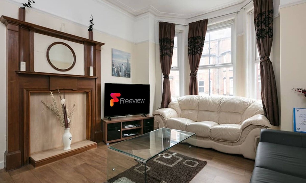 Chorlton-cum-Hardy House | Short Term Shared R&R In Chorlton