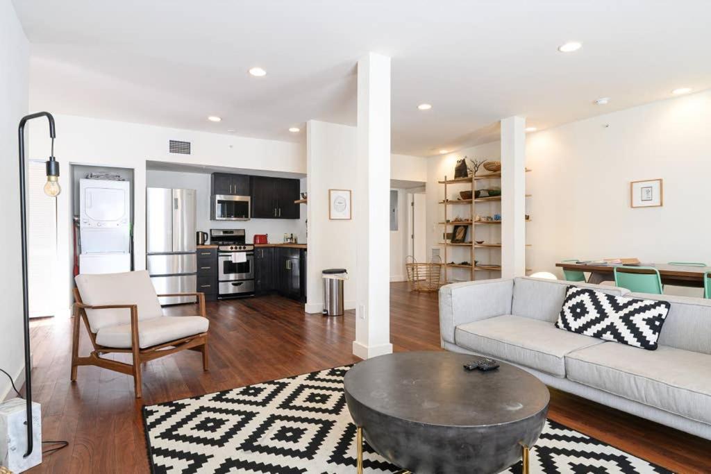 South Pointe Apartment | Short Walk to Beach - LARGE 3bd2ba - Sleeps 8