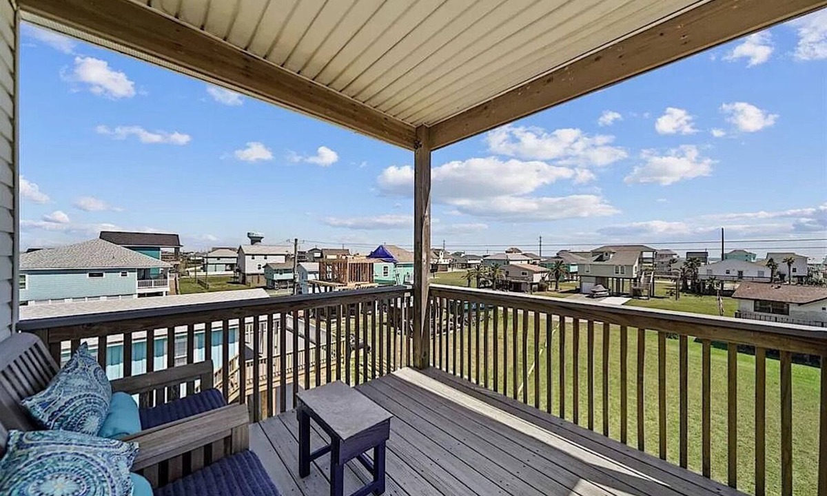 Terramar Beach House | Short Walk to Beach, Ocean/Bay Views, Arcade NFL Blitz