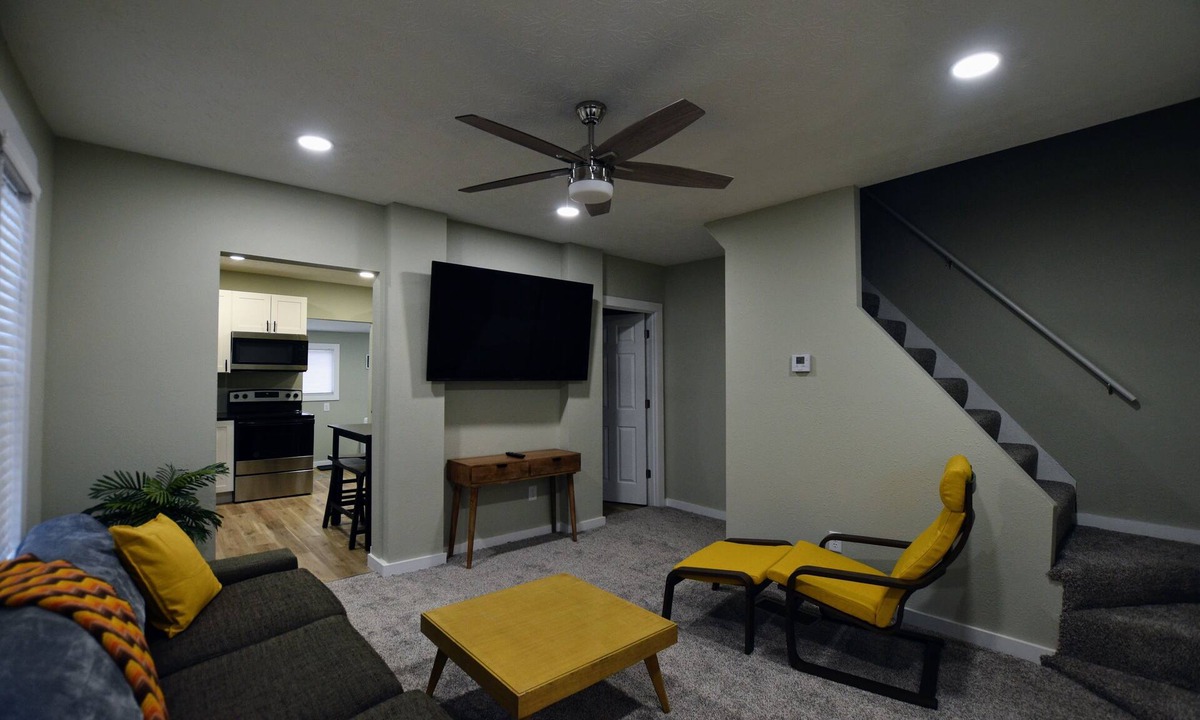 Kent House | Short walk to river or downtown Kent.