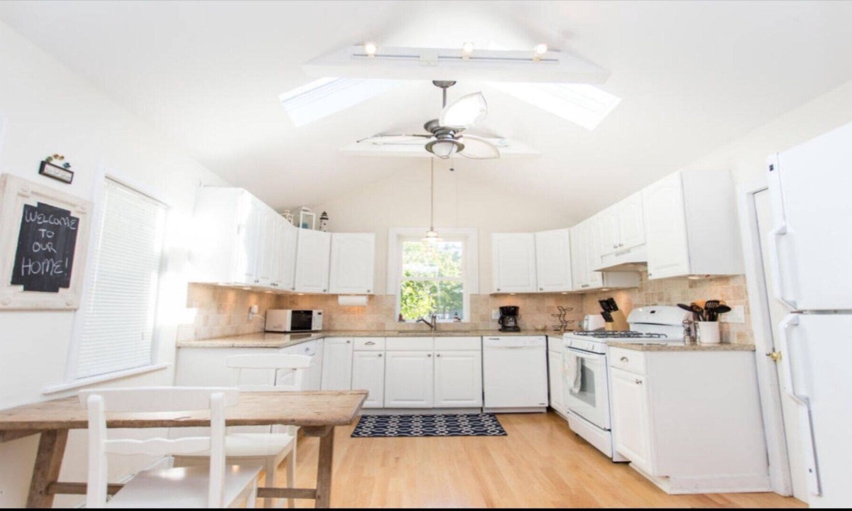 New Buffalo House | Short walk to the beach and downtown!!!!!