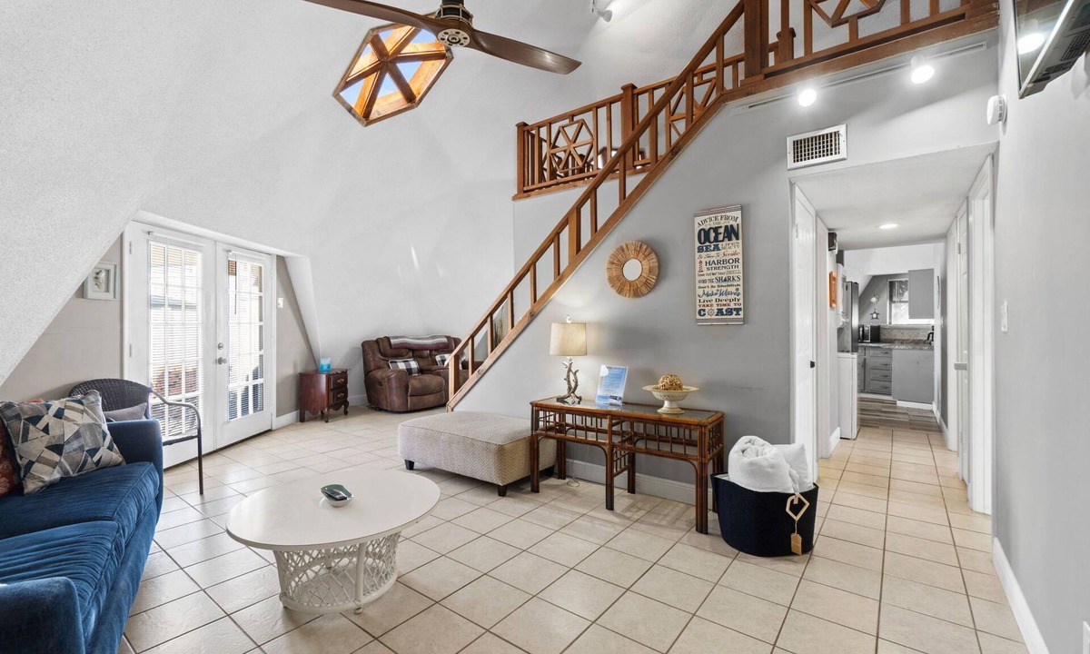 Bel Air House | Short Walk To Beach | Additional Studio