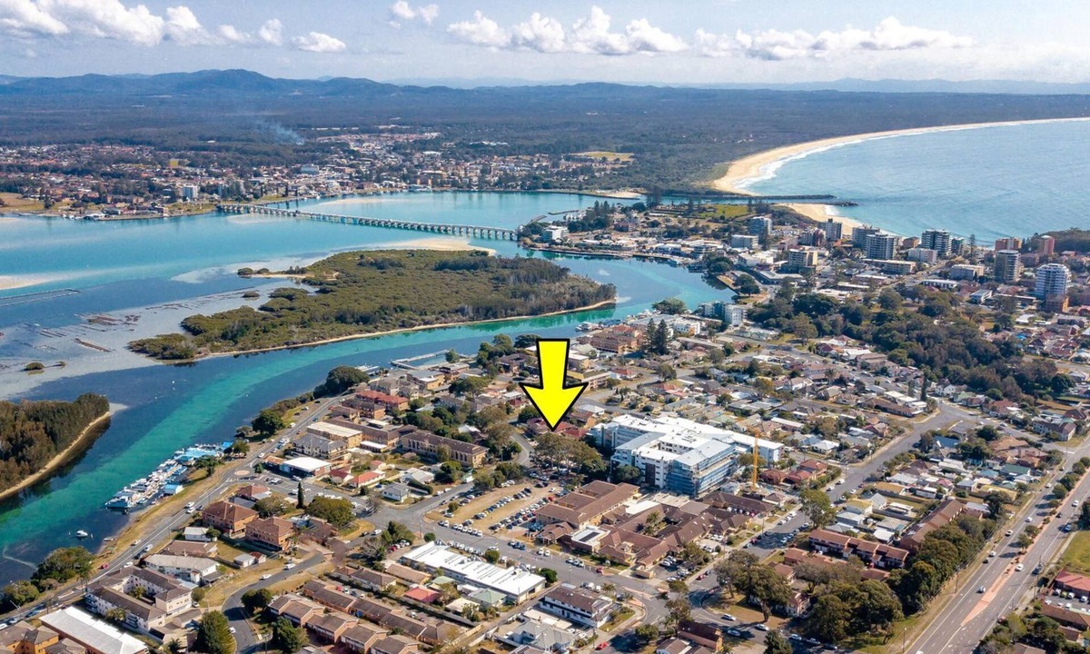 Forster Villa | Shorties by the lake