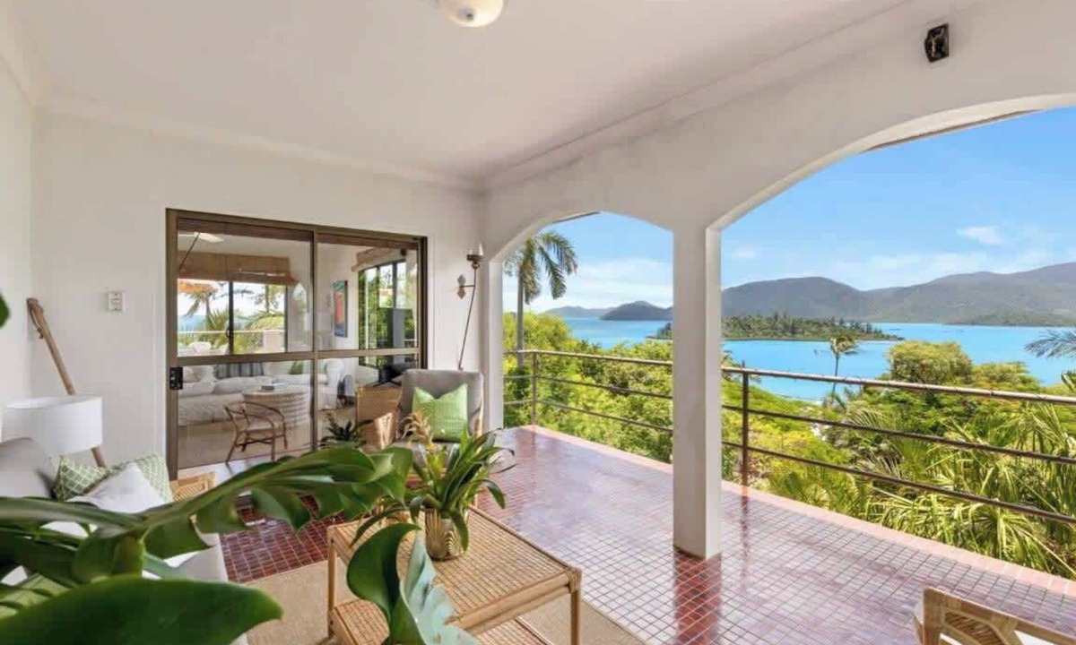 Shute Harbour House | Shutehaven Beach House with Ocean Views.